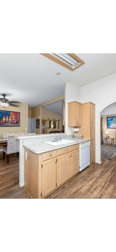 3-bedroom house , Elvia’s country style .