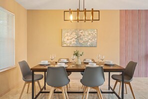 Dining - 🎁 Holiday Savings! Modern 4-Bedroom Home in Katy• Game Area • Crib • Firepit (Katy)