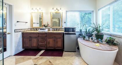 Sunrise Luxurious Master Room/Own Bath/Separated Entry/Vista