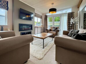 Living area - Scenic Lodge, complete with hot tub and spectacular views of the Ochil Hills. (Auchterarder)