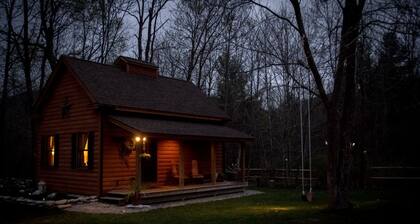Cozy Mountain Cottage Rental near Green Mountain National Forest