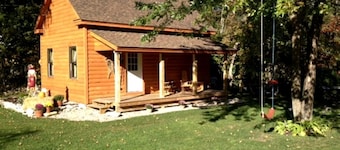 Cozy Mountain Cottage Rental near Green Mountain National Forest