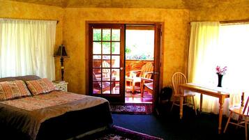 2 bedrooms, desk, iron/ironing board, WiFi