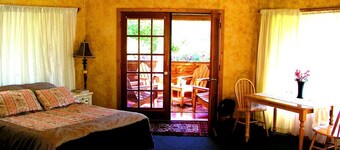 Luxurious Bed and Breakfast Suite for One or Two Couples near Kettle Falls, Washington