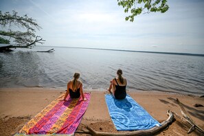 Beach nearby, kayaking, fishing - Cozy Cabin Overlooking Chequamegon Bay in Ashland, Wisconsin (Ashland)