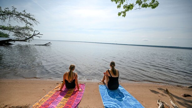 Beach nearby, kayaking, fishing - Cozy Cabin Overlooking Chequamegon Bay in Ashland, Wisconsin (Ashland)