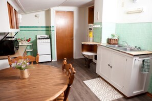 Private kitchen - Cozy Cabin Overlooking Chequamegon Bay in Ashland, Wisconsin (Ashland)
