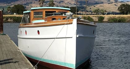Fabulous Yacht Rental for a Unique Glamping Getaway in Bay Area, California