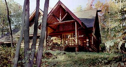 Beautiful Log Cabin with Jacuzzi Bathtub in the heart of Adirondack State Park