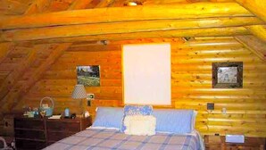 3 bedrooms, desk, iron/ironing board, bed sheets