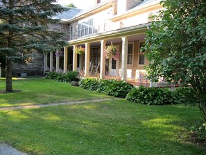 Property grounds - Five-Bedroom Private Mansion for Rent near Lake Dunmore, Vermont (Brandon)