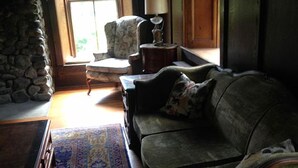 Living area - Five-Bedroom Private Mansion for Rent near Lake Dunmore, Vermont (Brandon)