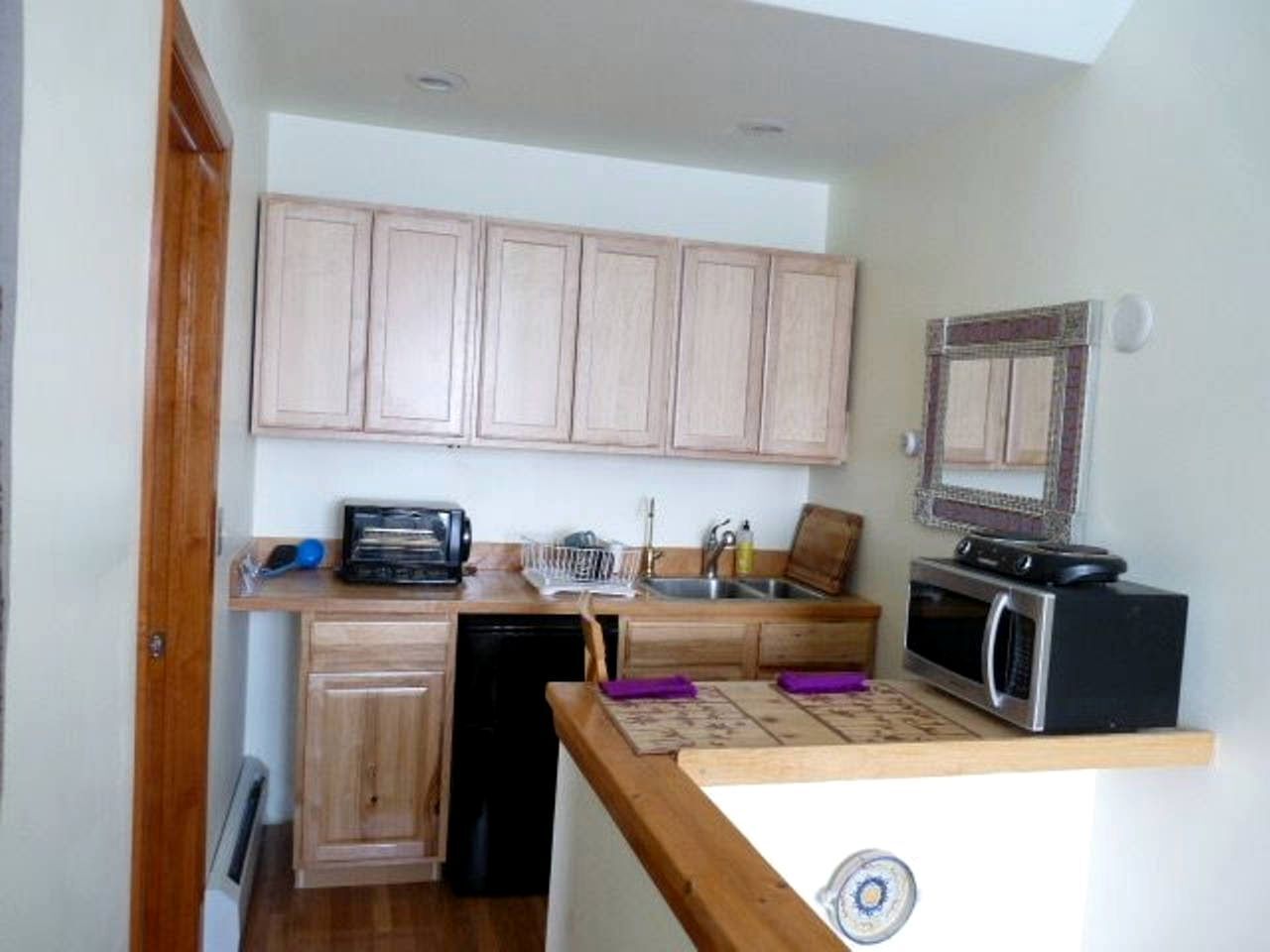 Coffee/tea maker, microwave, dishwasher, toaster