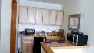 Coffee/tea maker, microwave, dishwasher, toaster