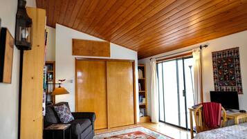 1 bedroom, in-room safe, desk, iron/ironing board