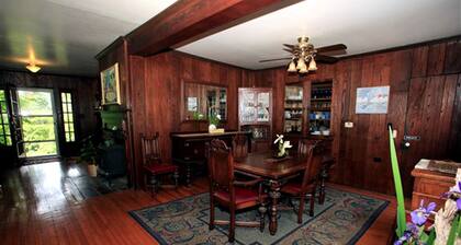 Bed and Breakfast Suite with Impressive Mountain Views near Asheville, North Carolina