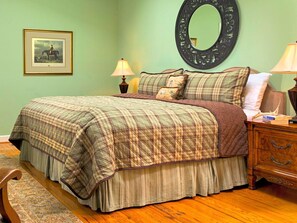 1 bedroom, bed sheets - Charming Room Rental for a Weekend Getaway on Maryland's Eastern Shore (Rock Hall)