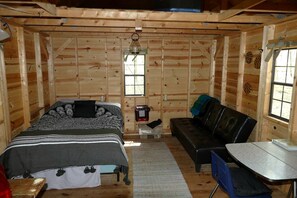 1 habitación, escritorio y ropa de cama 
