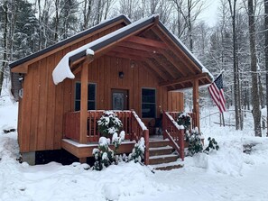 Exterior - Cozy Three-Bedroom Cabin Near The Salmon River in Altmar, New York (Altmar)