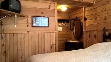1 bedroom, desk, bed sheets