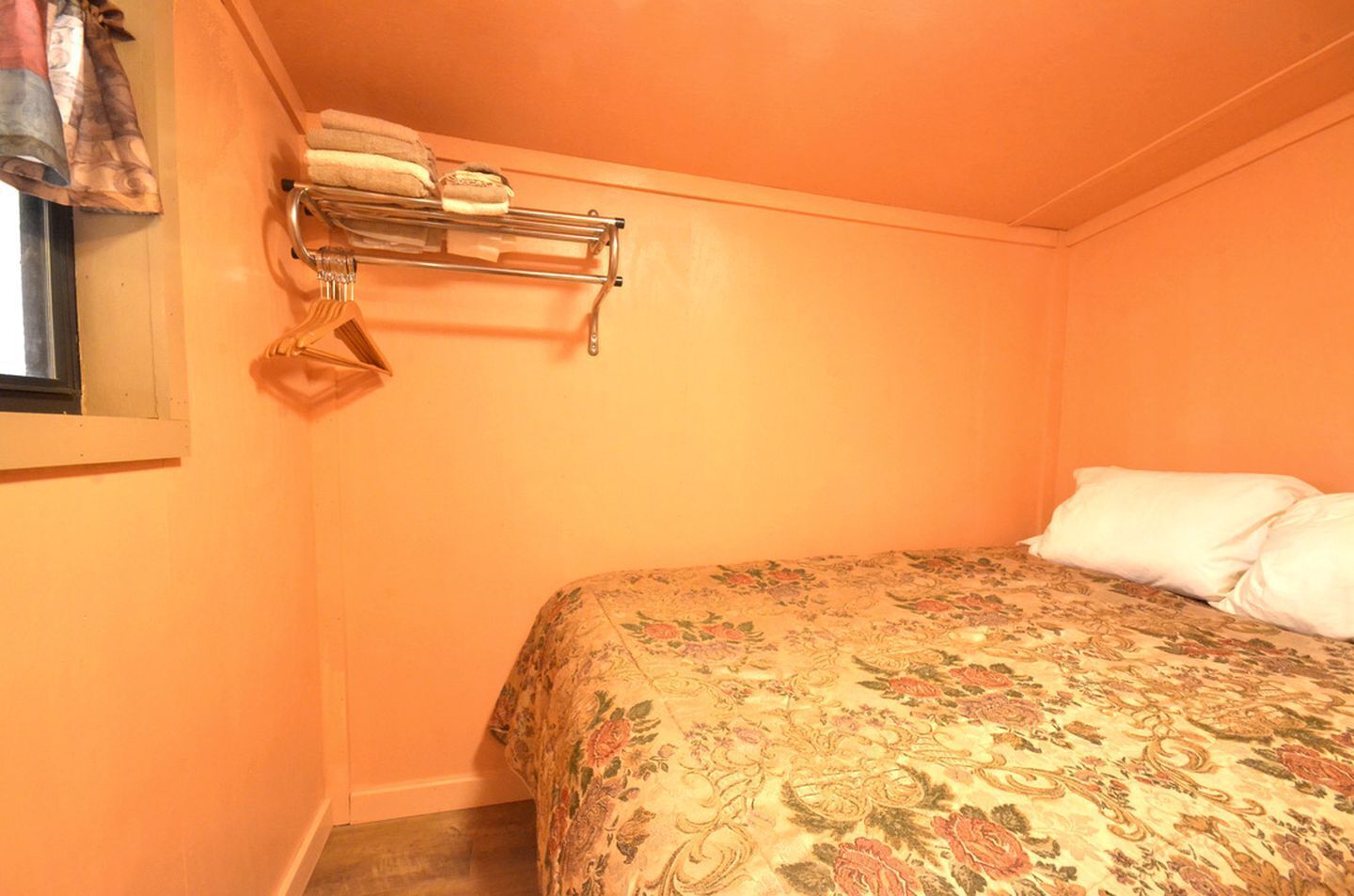 1 habitación y ropa de cama 