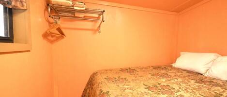 1 habitación y ropa de cama