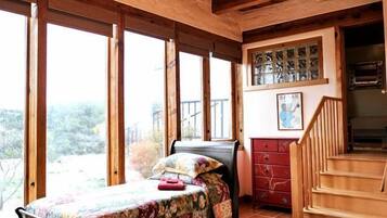 1 bedroom, WiFi, bed sheets