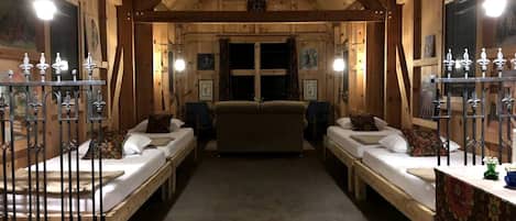4 bedrooms, bed sheets