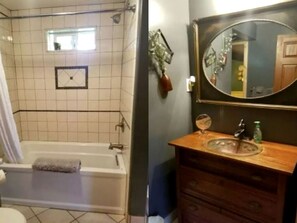 Een bubbelbad, een haardroger, handdoeken, zeep