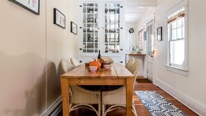Dining - Elegant Cottage Rental with a Fire Pit in Lake Placid, New York (Lake Placid)