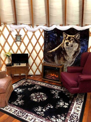Interior - Superb Yurt Rental near George Washington National Forest in Luray, Virginia (Luray)
