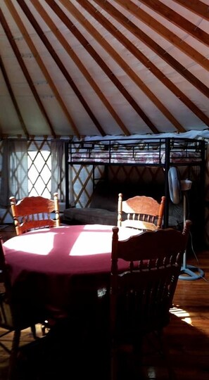 Interior - Superb Yurt Rental near George Washington National Forest in Luray, Virginia (Luray)