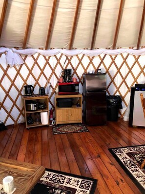 Interior - Superb Yurt Rental near George Washington National Forest in Luray, Virginia (Luray)