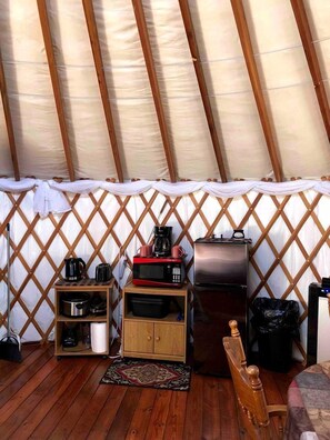 Interior - Superb Yurt Rental near George Washington National Forest in Luray, Virginia (Luray)