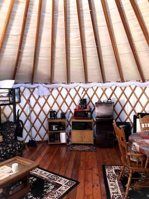 Interior - Superb Yurt Rental near George Washington National Forest in Luray, Virginia (Luray)