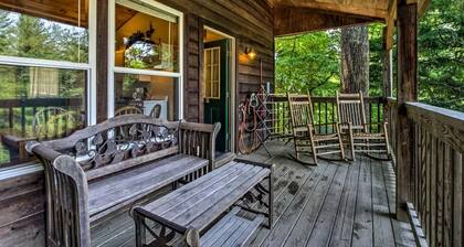 Elevated Tree Cabin in the Woodlands on the Nantahala River, North Carolina