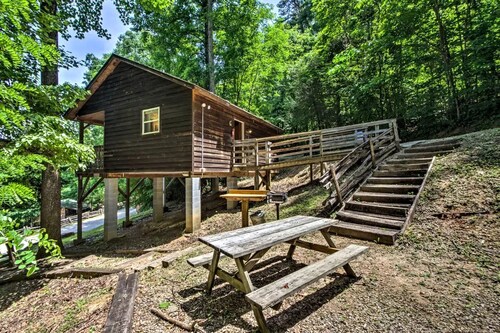Elevated Tree Cabin in the Woodlands on the Nantahala River, North Carolina