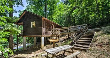 Elevated Tree Cabin in the Woodlands on the Nantahala River, North Carolina