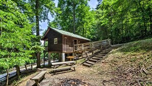 Exterior - Elevated Tree Cabin in the Woodlands on the Nantahala River, North Carolina (Bryson City)