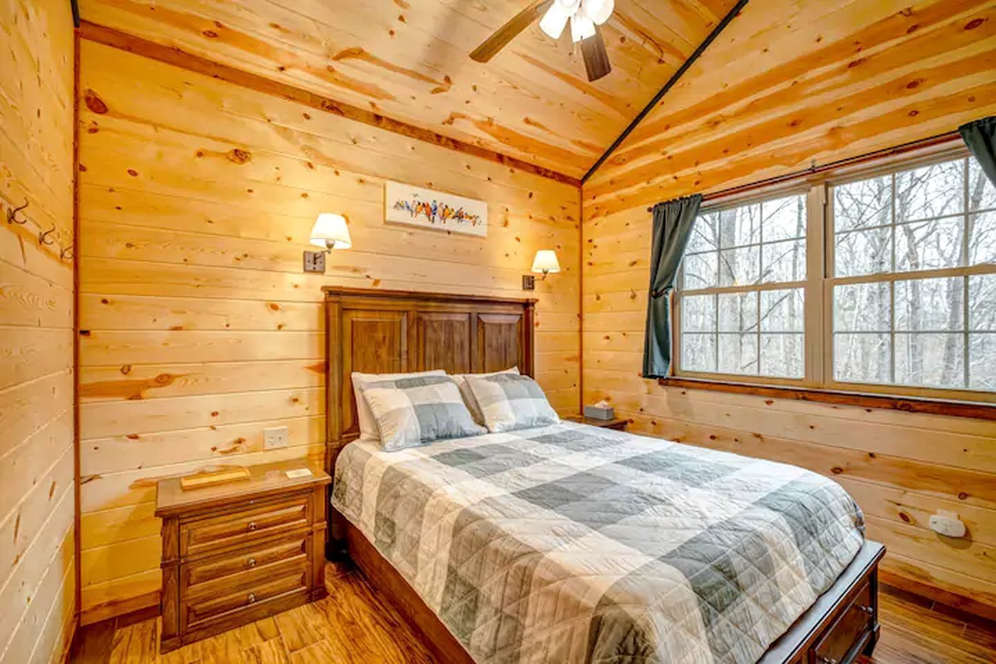 2 bedrooms, desk, iron/ironing board, WiFi