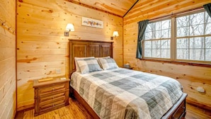 Unclassified image, 4 of 28, button - Nashville Area Luxury Tree House Accommodation for a Tennessee Getaway (Greenbrier)