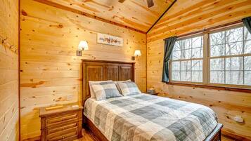 2 bedrooms, desk, iron/ironing board, WiFi