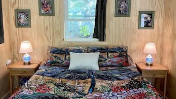 1 bedroom, bed sheets