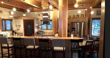 Gorgeous Bed and Breakfast Suite near Elk City in Wilderness of Central Idaho