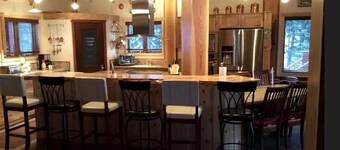 Gorgeous Bed and Breakfast Suite near Elk City in Wilderness of Central Idaho