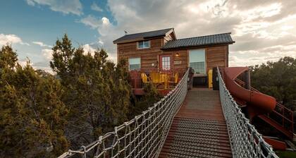 Amazing Pet-Friendly Tree House for Unforgettable Escapes to Nature in Nogal, New Mexico