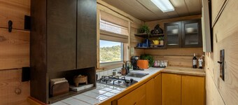 Amazing Pet-Friendly Tree House for Unforgettable Escapes to Nature in Nogal, New Mexico