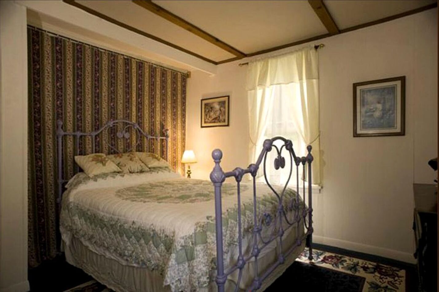 1 bedroom, bed sheets