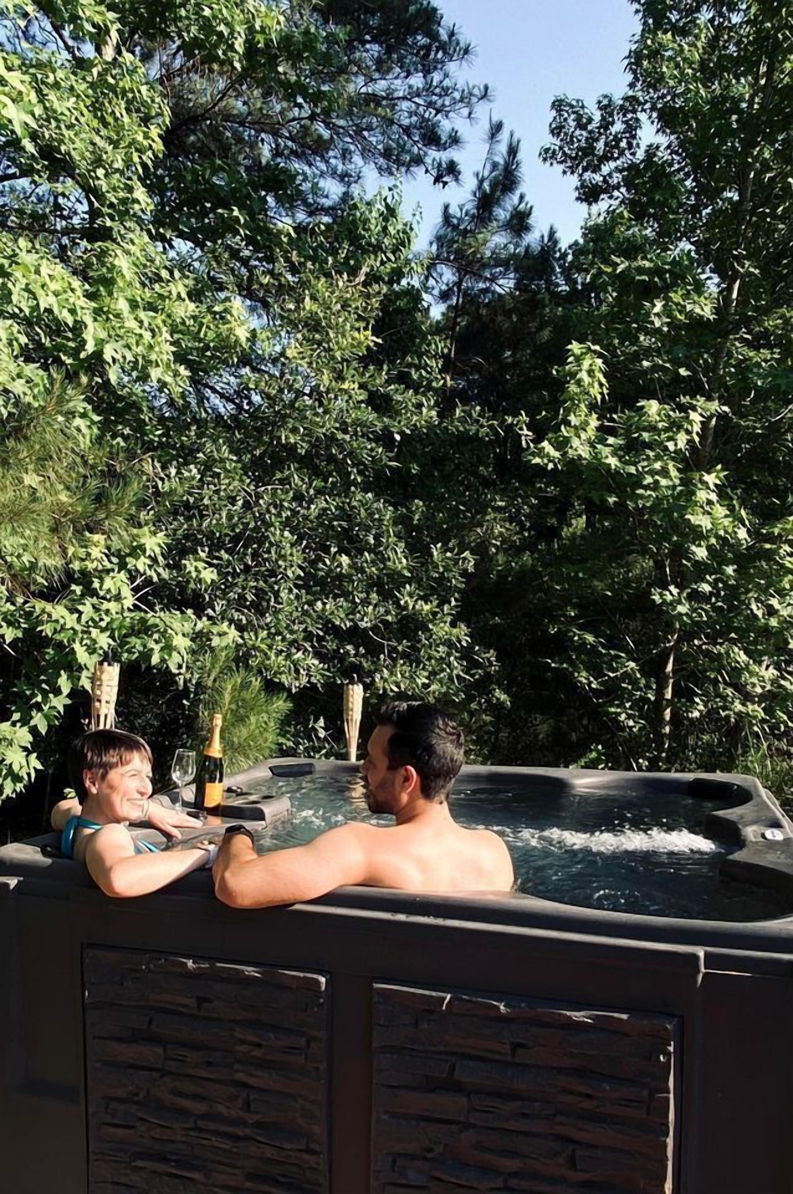 Outdoor spa tub