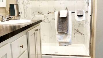 Whirlpool, Haartrockner, Seife, Shampoo